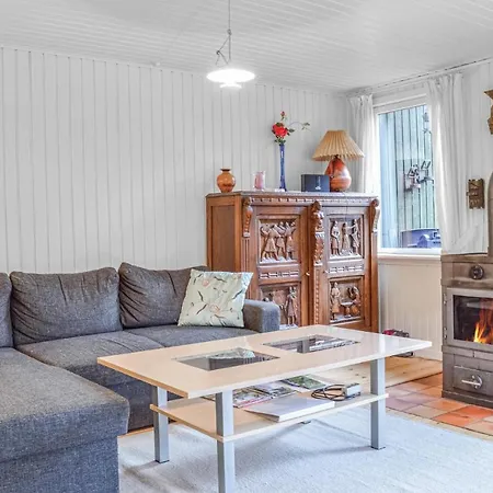 2 Bedroom Gorgeous In Holiday home Frederiksvaerk